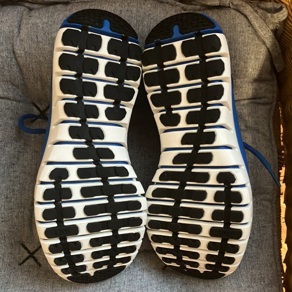 The North Face sneakers 8.5 - Picture 8 of 12